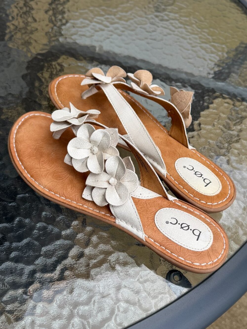 b.o.c. White Flower Flip Flop Sandal, Women's size 9M
